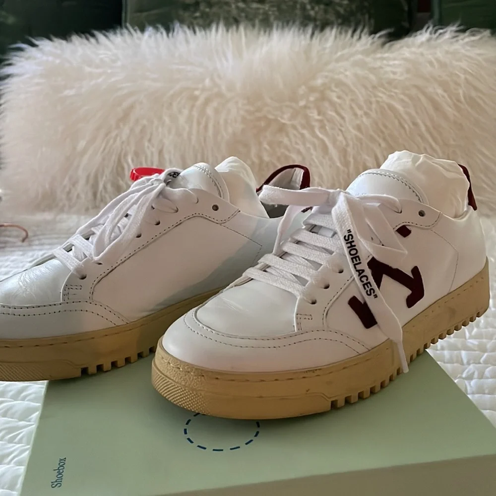 Off White Arrow 2.0 Sneakers in White Leather and Burgundy Suede - Picture 5 of 5
